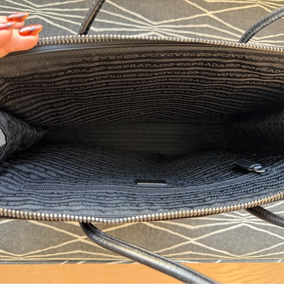 Vintage Prada Black Velvet Top Handle Bag • Olsen Twin Electric Elegance - Picture 4 of 7